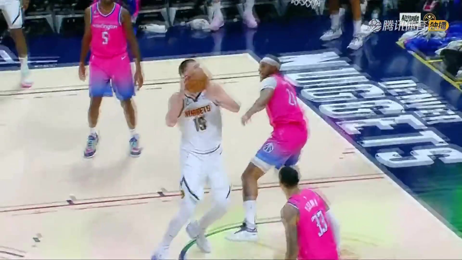 這效率要沖三連MVP？約基奇20中17爆砍43分14板8助5斷皆全隊(duì)最高（約基奇砍32分20籃板10助攻）