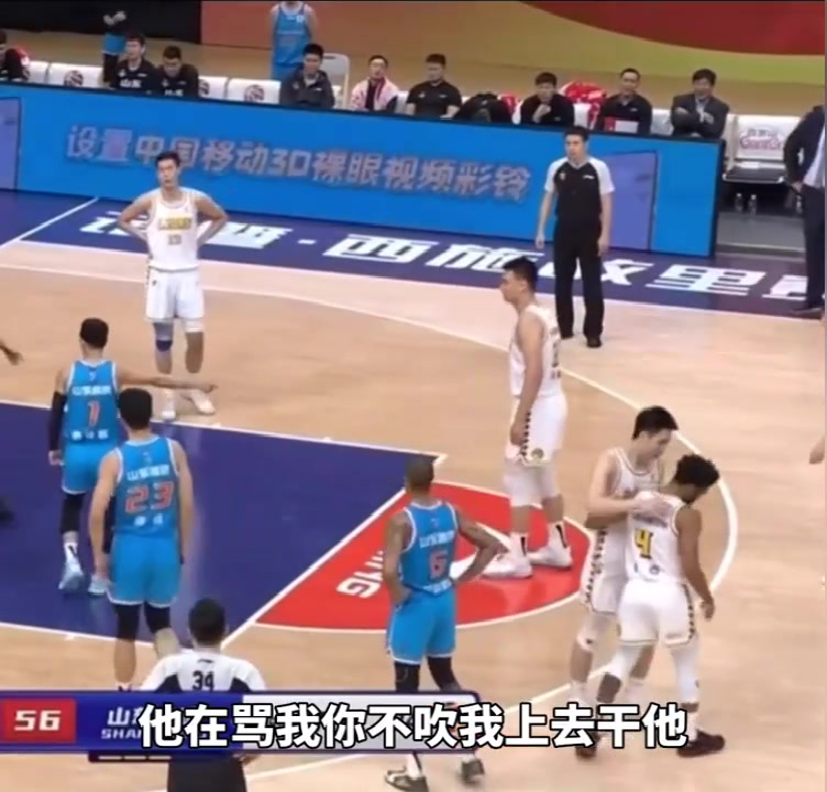 被庫(kù)克罵毛了？高詩(shī)巖對(duì)裁判說(shuō)：他再罵我你不吹，我就上去干他?。ǜ咴?shī)巖對(duì)新疆）